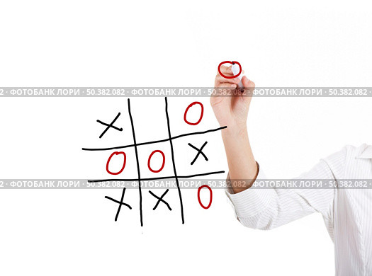 Young businesswoman playing the game noughts and crosses. Стоковое фото, агентство Ingram Publishing / Фотобанк Лори