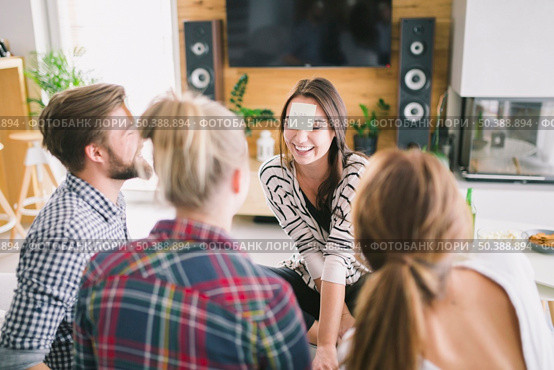 young cheerful people guessing cards. Стоковое фото, агентство Ingram Publishing / Фотобанк Лори
