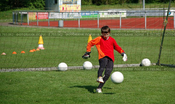 young child sport sports soccer. Стоковое фото, фотограф Andreas Hömer / PantherMedia / Фотобанк Лори