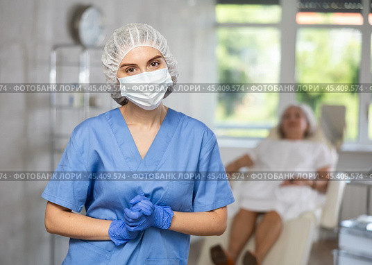 Young doctor with mask. Стоковое фото, фотограф Яков Филимонов / Фотобанк Лори