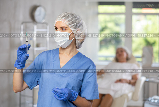 Young doctor with mask and syringe. Стоковое фото, фотограф Яков Филимонов / Фотобанк Лори