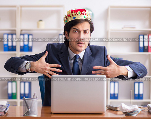 Young king businessman working in the office. Стоковое фото, фотограф Elnur / Фотобанк Лори