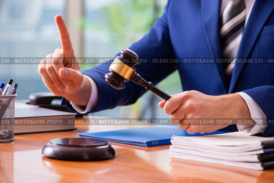 Young male judge sitting in courtroom. Стоковое фото, фотограф Elnur / Фотобанк Лори