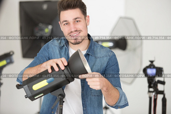 young male photographer in studio. Стоковое фото, агентство Ingram Publishing / Фотобанк Лори