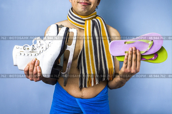 Young man confused about what to pack for his holiday. Стоковое фото, агентство Ingram Publishing / Фотобанк Лори
