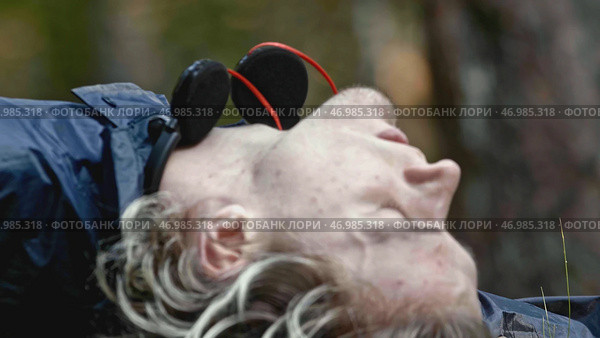 Young man died as result of fall from cliff in forest. Стоковое фото, фотограф David Kashakhi / Фотобанк Лори