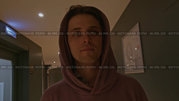 Young man in pink oversize hoodie at the hotel. Стоковое фото, фотограф David Kashakhi / Фотобанк Лори