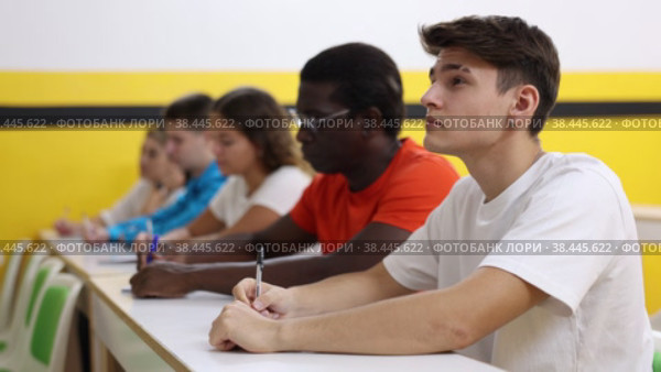 Young man sitting at desk in classroom of school for taxi drivers. Стоковое видео, видеограф Яков Филимонов / Фотобанк Лори