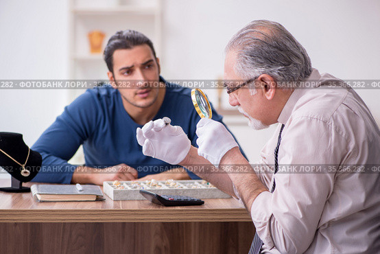 Young man visiting old male jeweler. Стоковое фото, фотограф Elnur / Фотобанк Лори