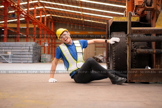 Young man working in a steel industry factory. He was critically hurt when a forklift ran over his leg and had to be transported to the hospital. Стоковое фото, агентство Ingram Publishing / Фотобанк Лори