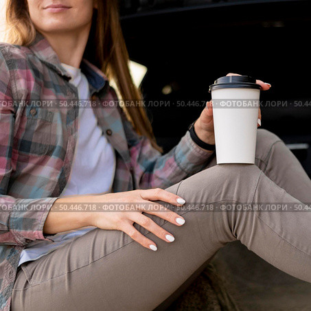 young woman enjoying road trip 15. Стоковое фото, агентство Ingram Publishing / Фотобанк Лори