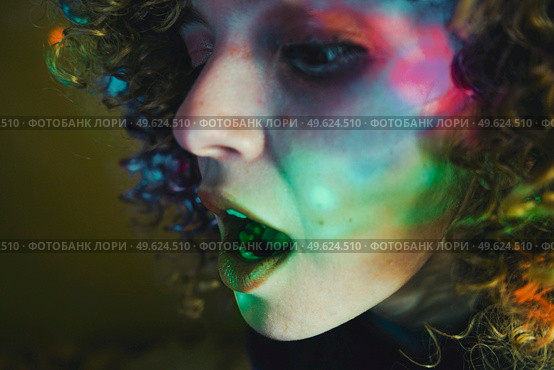 Young woman portrait illuminated by psychedelic lights. Стоковое фото, агентство Ingram Publishing / Фотобанк Лори