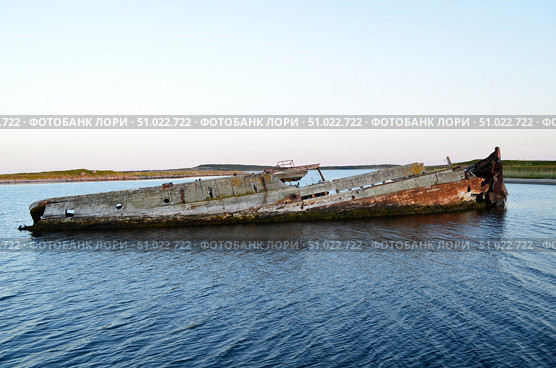 Заброшенные рыболовные суда в Белом море у Соловков. Старые корабли. Стоковое фото, фотограф Яковлев Сергей / Фотобанк Лори