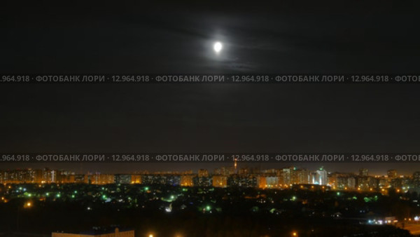 Закат Луны на фоне ночного города Казань (2015 год). Стоковое видео, видеограф Руслан Гарифуллин / Фотобанк Лори