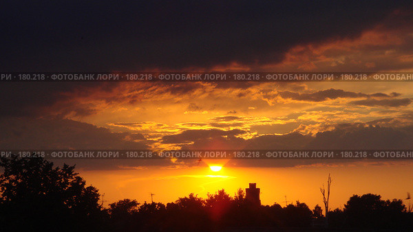Закат над городом. Стоковое фото, фотограф Александр Бербасов / Фотобанк Лори