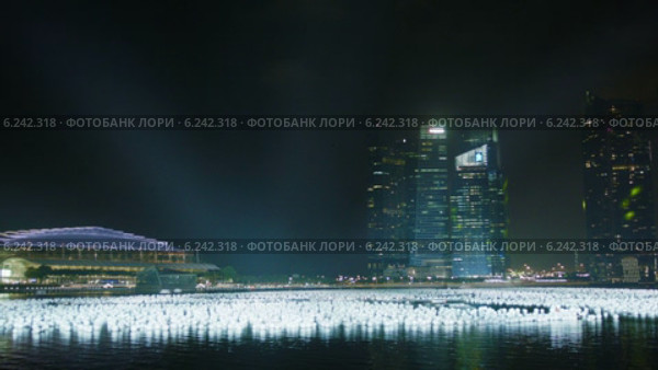 Залив ночью в Сингапуре (2014 год). Редакционное видео, видеограф pzAxe / Фотобанк Лори