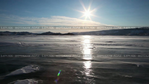 Замерзшее озеро Байкал. Стоковое видео, видеограф Кирилл Трифонов / Фотобанк Лори