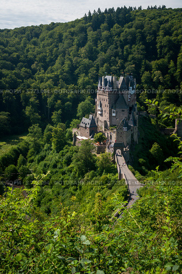 Замок Бург Эльц (Burg Eltz). Германия (2012 год). Стоковое фото, фотограф Сергей Костарев / Фотобанк Лори
