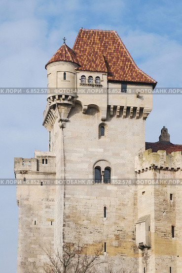 Замок Лихтенштейн (Burg Liechtenstein) на краю Венского леса к югу от Вены. Австрия (2014 год). Стоковое фото, фотограф stargal / Фотобанк Лори