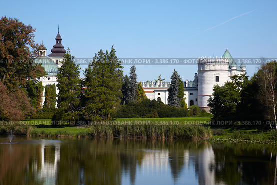 Замок на озере. Красичин, Польша (2011 год). Стоковое фото, фотограф Максим Горпенюк / Фотобанк Лори
