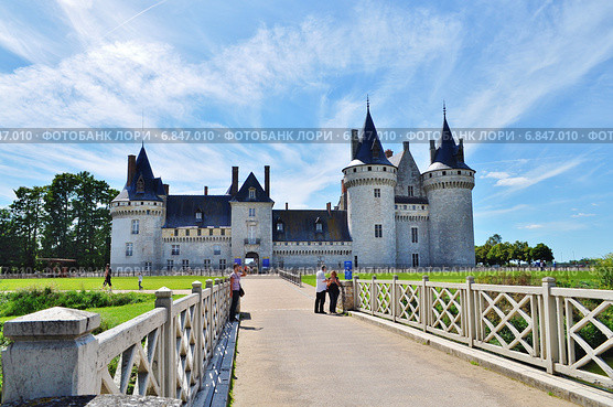 Замок Сюлли-сюр-Луар (Chateau Sully sur Loire) (2012 год). Редакционное фото, фотограф Вера Смолянинова / Фотобанк Лори