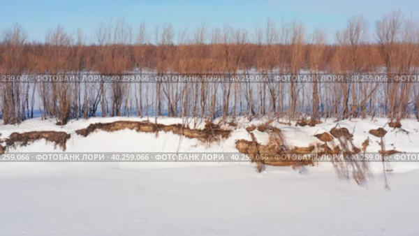 Западная Сибирь: река Обь зимой. Вид с воздуха. Western Siberia: the Ob River in winter. Aerial view. Стоковое видео, видеограф Евгений Романов / Фотобанк Лори