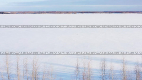Западная Сибирь: река Обь зимой. Вид с воздуха. Western Siberia: the Ob River in winter. Aerial view. Стоковое видео, видеограф Евгений Романов / Фотобанк Лори