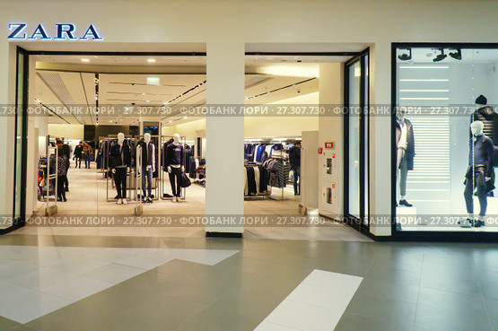 Zara shop in shopping center Aquarell (2017 год). Редакционное фото, фотограф Курганов Александр / Фотобанк Лори