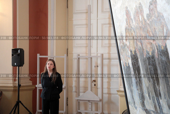 Защита дипломов в Академии художеств им. Репина Санкт-Петербург, картина "Утро" Хапина Елена Александровна. Редакционное фото, фотограф Дмитрий Неумоин / Фотобанк Лори