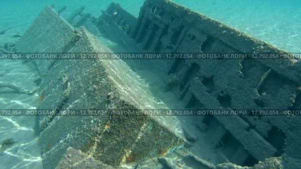 Затонувшая деревянная рыбацкая лодка, Красное море, Марса-эль-Алам, Египет. Стоковое видео, видеограф Некрасов Андрей / Фотобанк Лори