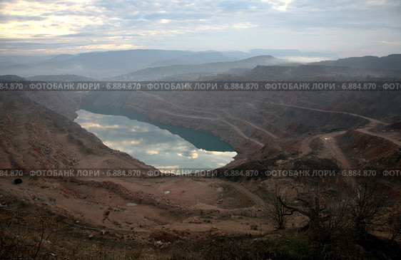 Затопленные карьеры под Балаклавой, Севастополь (2006 год). Стоковое фото, фотограф Наталья Фирсова / Фотобанк Лори