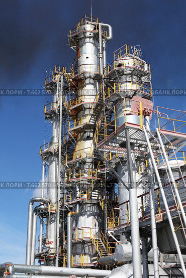 Завод по переработке попутного нефтяного газа. Стоковое фото, фотограф Вероника Павлова / Фотобанк Лори