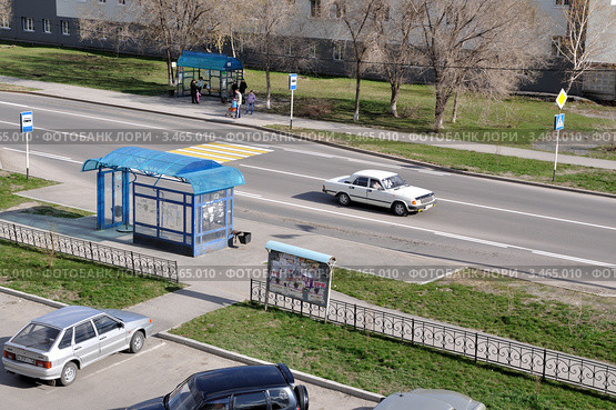 Заводоуковск. Автобусная остановка. Вид сверху (2011 год). Редакционное фото, фотограф Александр Тараканов / Фотобанк Лори