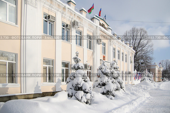 Здание Администрации Белореченского района зимой (2009 год). Стоковое фото, фотограф Игорь Дашко / Фотобанк Лори