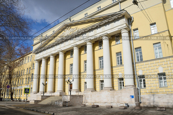 Здание Госснаба. Бывшие Покровские казармы. Москва, Покровский бульвар, дом 3 (2015 год). Стоковое фото, фотограф Овчинникова Ирина / Фотобанк Лори