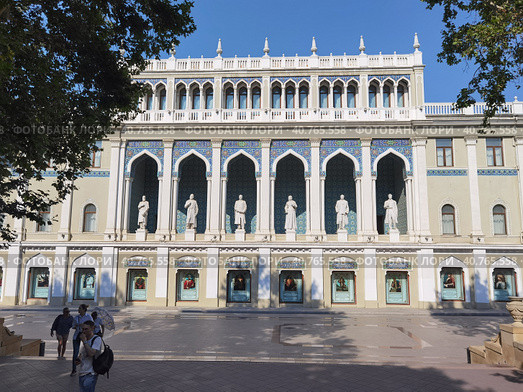 Здание Музея имени Низами Гянджеви в Баку (2023 год). Редакционное фото, фотограф Максим Гулячик / Фотобанк Лори