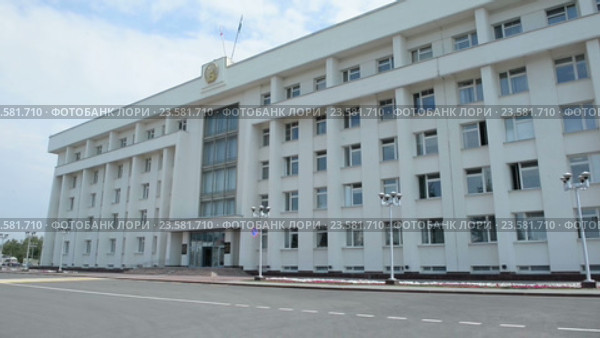 Здание Правительства Республики Башкортостан в Уфе (2016 год). Стоковое видео, видеограф Mikhail Erguine / Фотобанк Лори