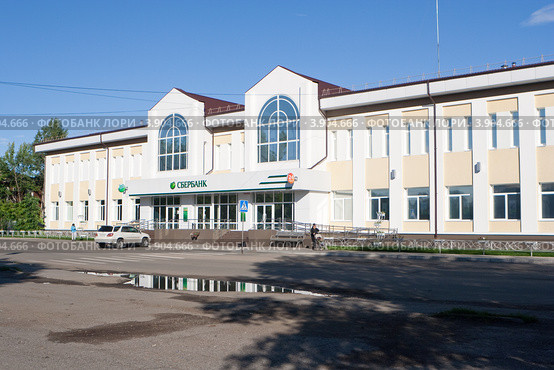 Здание сбербанка на Штабной улице в Минусинске (2012 год). Редакционное фото, фотограф Шичкина Антонина / Фотобанк Лори