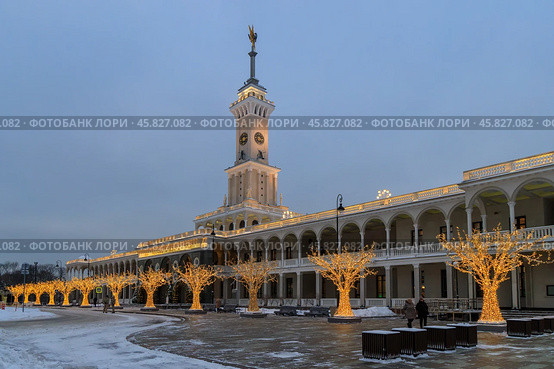 Здание Северного речного вокзала зимним вечером. Москва. Стоковое фото, фотограф Головкова Елена / Фотобанк Лори