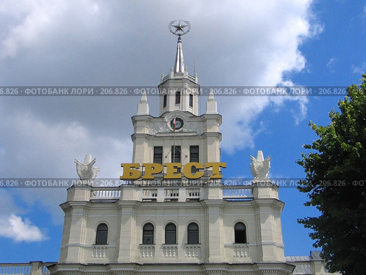 Здание железнодорожного вокзала. Брест (2005 год). Стоковое фото, фотограф Юлия Подгорная / Фотобанк Лори