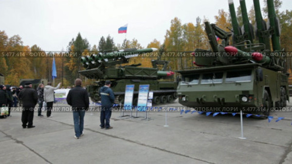 Зенитно-ракетный комплекс Бук-М2Э на Международной выставке вооружения, военной техники и боеприпасов RAE-2013, г. Нижний Тагил (2014 год). Редакционное видео, видеограф Игорь Долгов / Фотобанк Лори