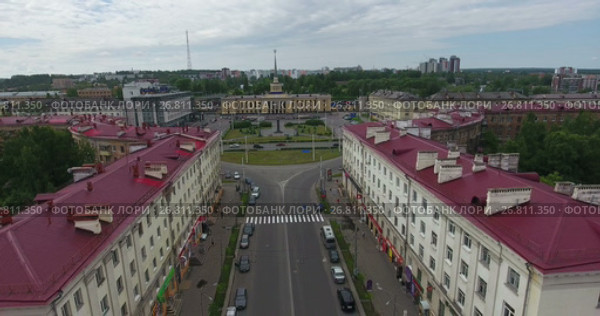 Железнодорожный вокзал в городе Петрозаводск. Вид с проспекта Ленина. Карелия (2017 год). Редакционное видео, видеограф Кекяляйнен Андрей / Фотобанк Лори