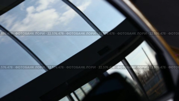 Желтый спортивный автомобиль в ночное время. Стоковое видео, видеограф Бубнов Дмитрий / Фотобанк Лори