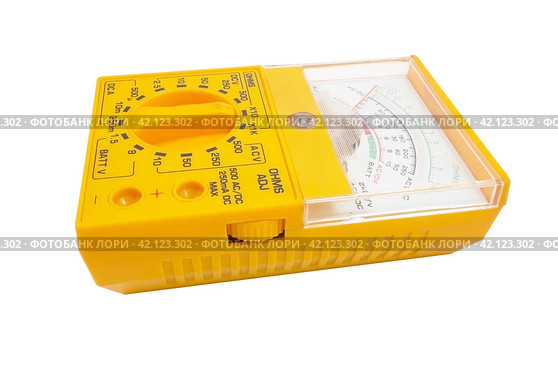 Желтый стрелочный мультиметр на белом фоне. Yellow arrow multimeter on a white background. Стоковое фото, фотограф Татьяна Д / Фотобанк Лори