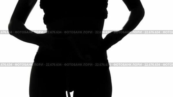 Женщина измеряет свою талию. Стоковое видео, видеограф Aleksey Popov / Фотобанк Лори