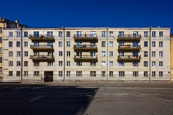 Жилой дом , 1933. Санкт-Петербург,  Миргородская улица, дом 12. Стоковое фото, фотограф Александр Селезнев / Фотобанк Лори