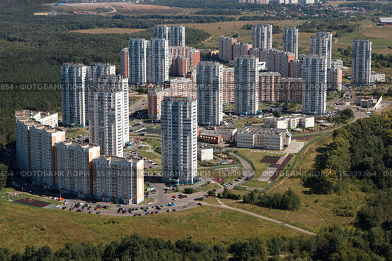 Жилые новостройки 9-го микрорайона Кожухово, город Москва, школа № 2034. Съёмка с воздуха (2015 год). Стоковое фото, фотограф Михеев Алексей / Фотобанк Лори