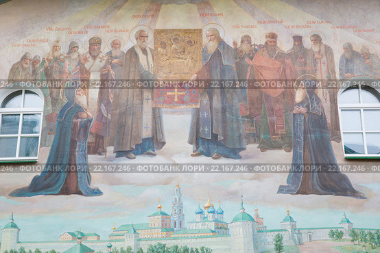 Живопись на стене Свято-Троицкой Сергиевой Лавры - святые преподобные старцы, насельники лавры (2016 год). Редакционное фото, фотограф Олег Смагин / Фотобанк Лори