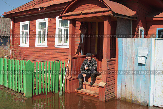 Жизнь во время высокой воды (2009 год). Редакционное фото, фотограф Ирина Еськина / Фотобанк Лори