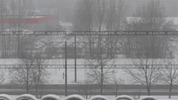 Зима, город, суета. Стоковое видео, видеограф Максим Филипович / Фотобанк Лори